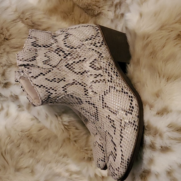 True Grit Cream/Tan Booties - Picture 5 of 5